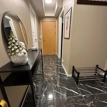 Apartment Med Nydelig Utsikt Over