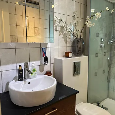 Apartment Med Nydelig Utsikt Over *