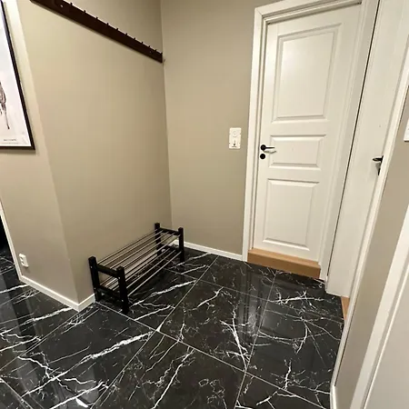 Apartment Med Nydelig Utsikt Over *