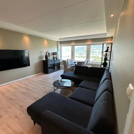 Apartment Med Nydelig Utsikt Over