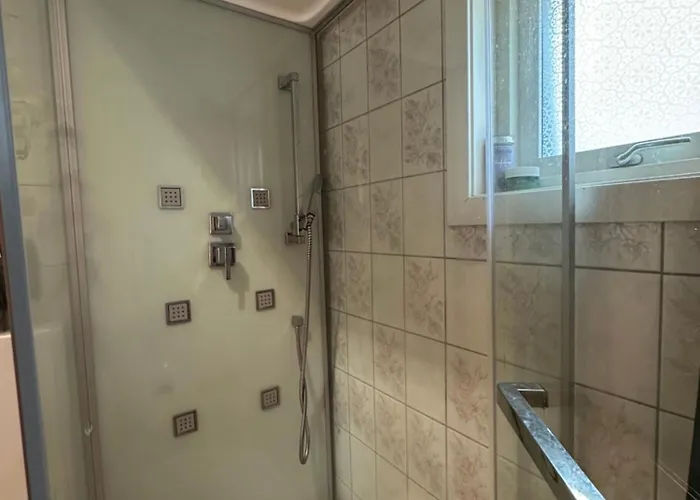 Med Nydelig Utsikt Over Bergen